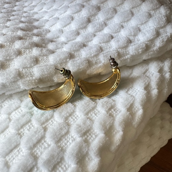 Green Enamel Earrings Gold Tone Trim - Picture 3 of 5